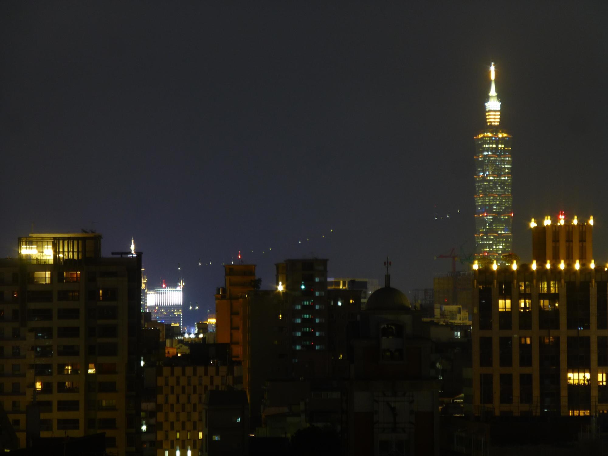 Easymind Guesthouse Taipei Main Station Екстериор снимка